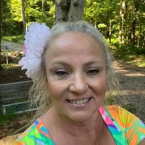 Meet your Posher, Debbie